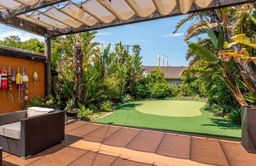 Morro Bay House | Downtown location with putting green