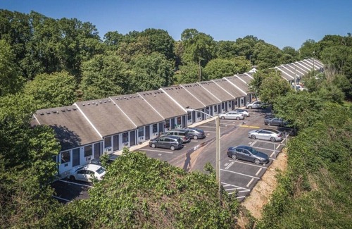 Southwest Raleigh Apartment | Downtown loft apt—mins from NCSU & Pullen Park!
