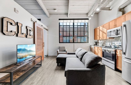 Downtown Cleveland Apartment | Downtown Loft, Luxe Mattress, Prking, FAST Wifi