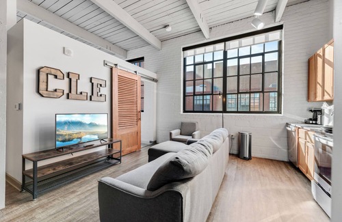 Downtown Cleveland Apartment | Downtown Loft, Luxe Mattress, Prking, FAST Wifi