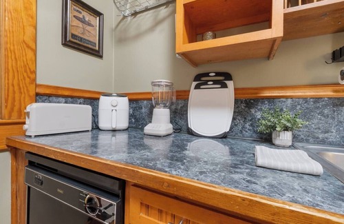 Eureka Springs Historic District Apartment | Downtown Loft: Parking, Balcony, Records, Sleeps 6