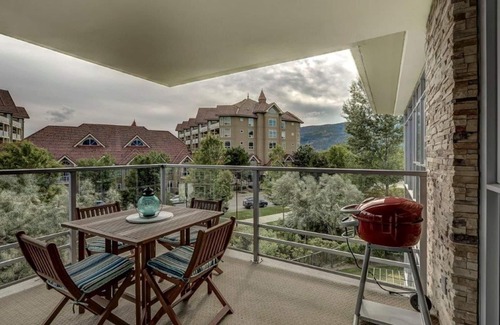North End Condo | Downtown Luxury Accommodations steps to the Pool and Beach . Heart of Kelowna