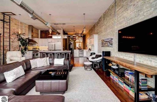 Traverse City Apartment | Downtown Luxury Traverse City Loft on Union St