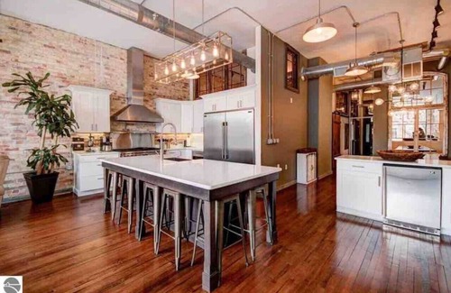 Traverse City Apartment | Downtown Luxury Traverse City Loft on Union St