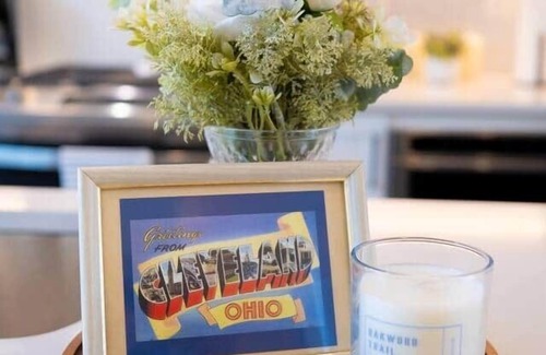 Downtown Cleveland House | Downtown Luxury Walk to stadiums Free parking