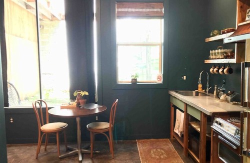 Central Business District Apartment | Downtown Lynchburg, Vintage Courtyard Loft, Va