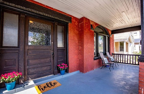 East Walnut HIlls House | Downtown Mansion: 7 Bedrooms, 2.5 Baths, Sleeps 20