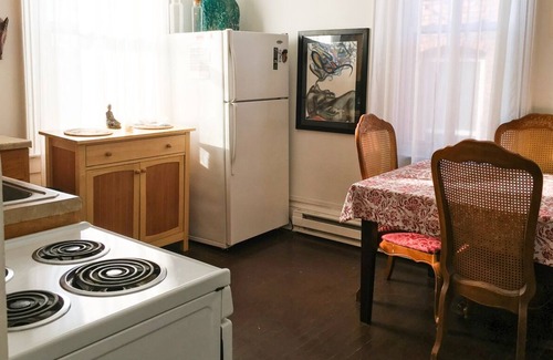 Marquette Apartment | DOWNTOWN MARQUETTE. WALK TO PUBS & RESTAURANTS BLOCKS FROM THE HARBOR AND NMU