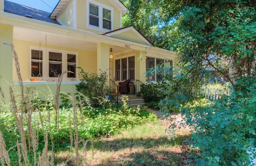 Downtown House | Downtown Marvel in unbeatable location!