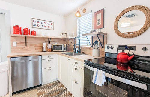 Alta Vista House | Downtown Mid-Century Bungalow