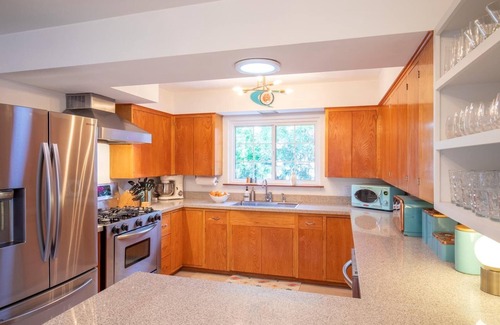 Warm Sands House | Downtown Mid Mod Warm Sands Centrally Located