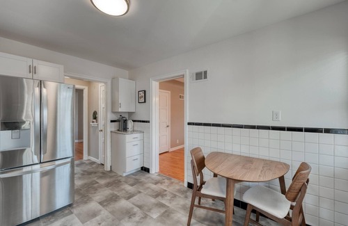 Edwardsville House | Downtown Midcentury Home- Walk to Everything!