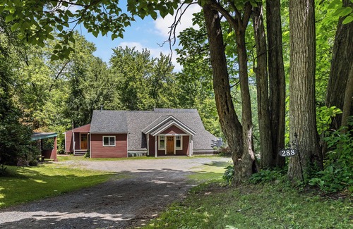 Middlebury House | Downtown Middlebury River House