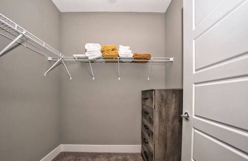 Downtown Indianapolis Apartment | DownTown Modern 2Bed/2Bath Oasis! Balconies & Views!