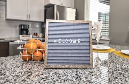 Downtown Indianapolis Apartment | DownTown Modern 2Bed/2Bath Oasis! Balconies & Views!