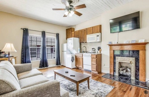 South Pensacola House | Downtown! Modern Interior! Sweet on Strong - B