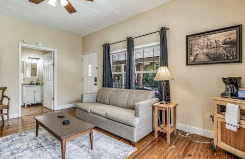 South Pensacola House | Downtown! Modern Interior! Sweet on Strong - B