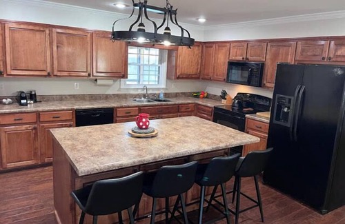 Muscle Shoals House | Downtown Muscle Shoals w/Private Pool Near FAME