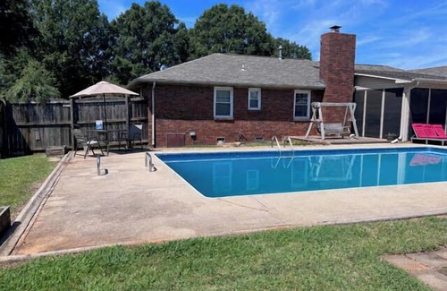 Muscle Shoals House | Downtown Muscle Shoals w/Private Pool Near FAME