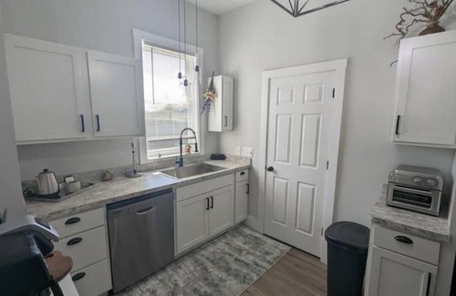 Nelson House | Downtown Muskegon Hideaway