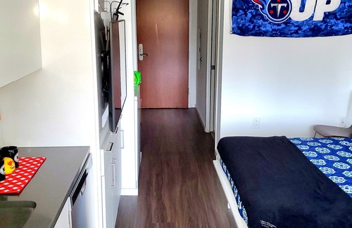 Music Row Condo | Downtown Nashville Studio Condo!(Travel Nurses & College Students)Welcome!
