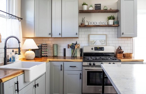 New Buffalo House | Downtown NB Cottage, Backyard, Fire Pit, walkable