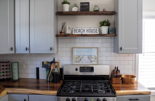 New Buffalo House | Downtown NB Cottage, Backyard, Fire Pit, walkable