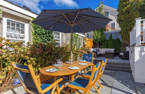 Yachting Village House | Downtown Newport-Beautiful Home w/2 Parking Spots