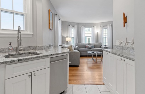 Yachting Village Condo | Downtown Newport Luxury on Thames, 2BR, Sleeps 6 - Walk to Everything
