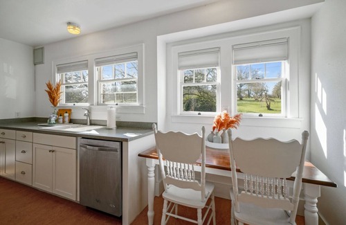 Central Area House | Downtown Next to Bush Park - Salem's Premier Location