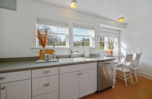 Central Area House | Downtown Next to Bush Park - Salem's Premier Location