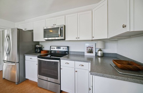 Central Area House | Downtown Next to Bush Park - Salem's Premier Location