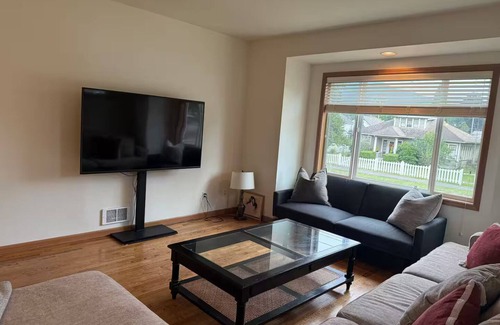 North Bend House | Downtown North Bend Basecamp