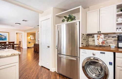 Las Vegas House | Downtown oasis mins to strip private backyard