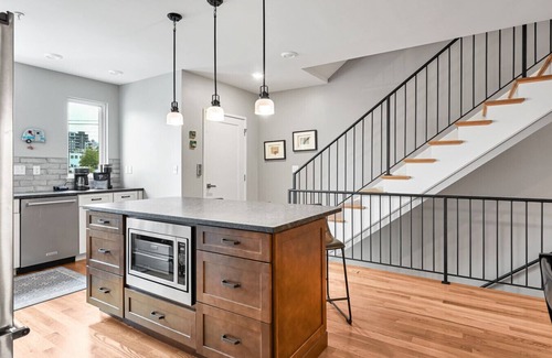 Asheville Villa | Downtown Oasis – Rooftop Terrace, Elevator & Sauna Access