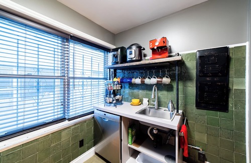 Cornwall House | Downtown Oasis: Spacious 4BR Executive Loft with Rooftop Hot Tub