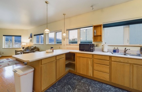 Downtown Juneau Apartment | Downtown Ocean view Apt, next to Cruise Ship Docks