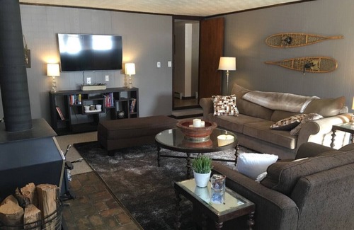 Ouray House | Downtown Ouray home with two living rooms, large yard and deck.