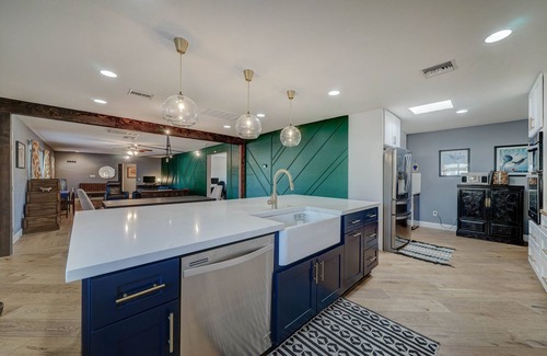 Encanto House | Downtown Paradise🏝 Heated Pool-Spa! #LOCATION🌇🌄