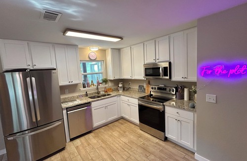 Myrtle Grove House | Downtown Pensacola 70's bungalow