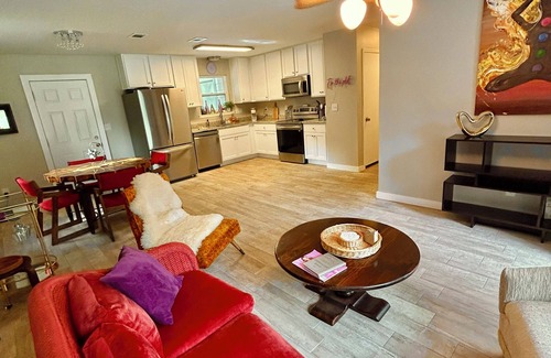 Myrtle Grove House | Downtown Pensacola 70's bungalow