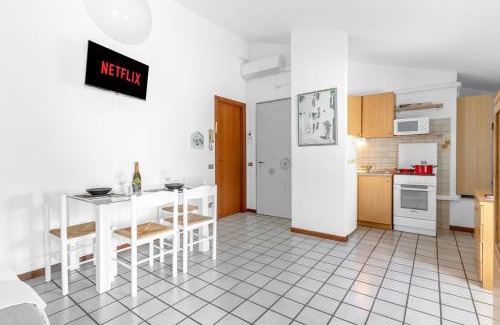 Peschiera del Garda City Centre Apartment | Downtown Peschiera, Easy Home with Wi-Fi and parking