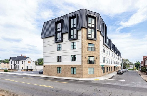 Clarksville Apartment | Downtown pet friendly apartment