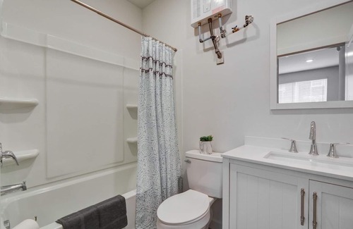 Clarksville Apartment | Downtown pet friendly apartment