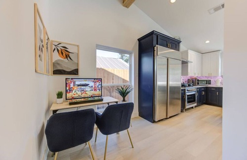 Northside House | Downtown, Pickleball, Pool, Karaoke, Golf, King bd