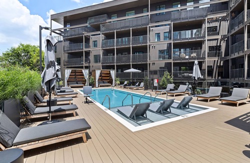 The Gulch Condo | Downtown Pool and Walk to Broadway! Luxury Downtown Nashville Suite