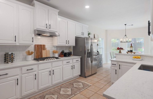 The Hielscher House | DOWNTOWN | POOL | HOT TUB | Pool Table | Poker Table | Fire Pit | 14 Queen Beds