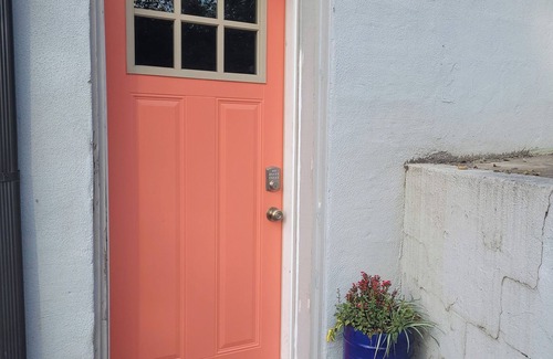 Knoxville Apartment | Downtown Retreat 5 mins to UT and Market Square