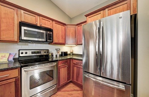 Kennedy King Condo | Downtown retreat 5mins to Bottleworks and Mass Ave w/Garage