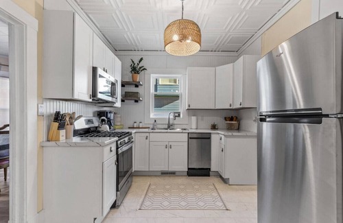 Fargo House | Downtown Retreat - Cozy Home Near Iconic Downtown